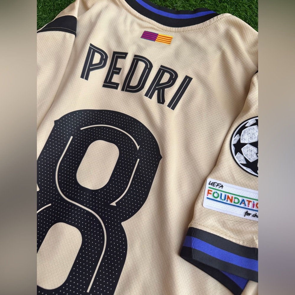 Pedri Barcelona jersey - Picture 3 of 3